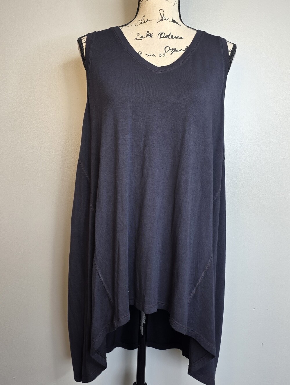 Soft Surroundings black asymmetrical hem tank top Size XL